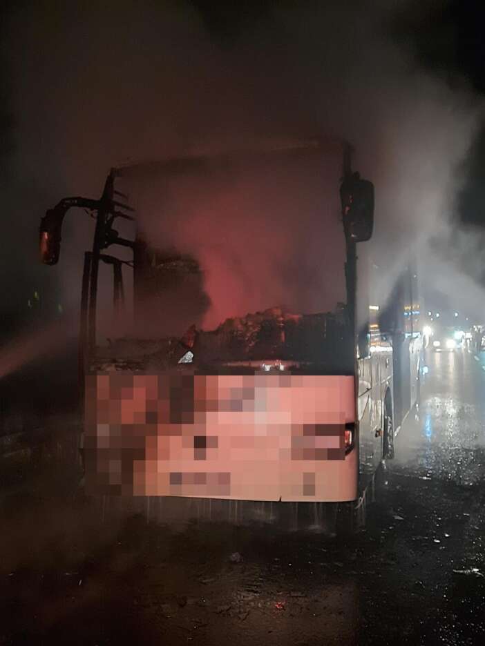 konya-yolunda-yolcu-otobusu-alev-alev-yandi-20-yolcu-olumden-dondu