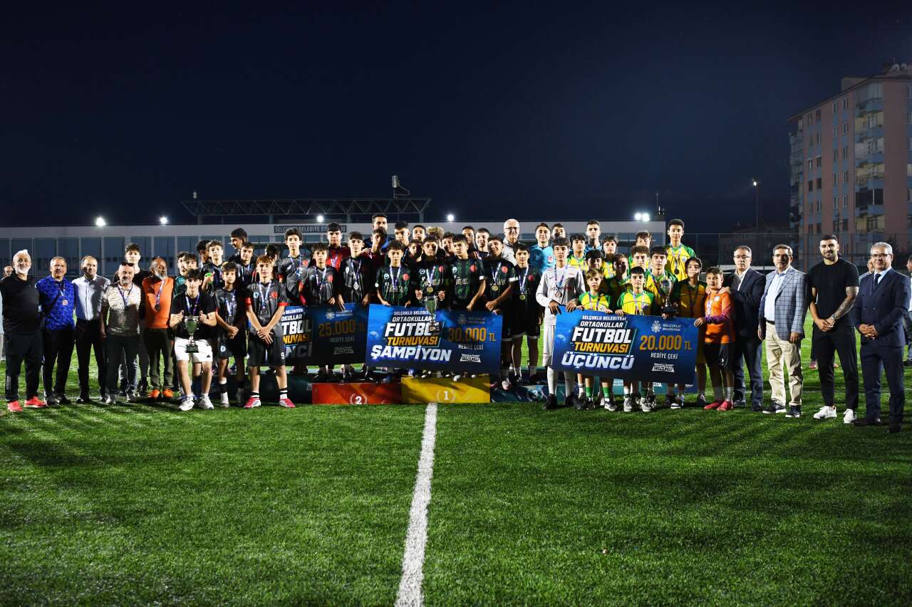 konyadaki-futbol-soleni-sona-erdi-adil-demirbag-gencleri-yalniz-birakmadi