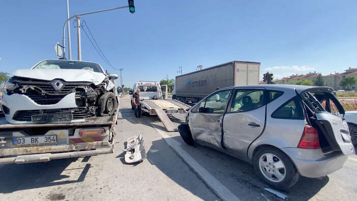 ambulans-panigi-konya-yolunda-kazaya-neden-oldu