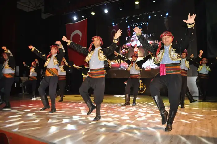 turkiyenin-dort-bir-yani-konyada-sahneye-tasindi
