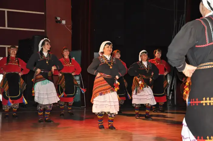 turkiyenin-dort-bir-yani-konyada-sahneye-tasindi