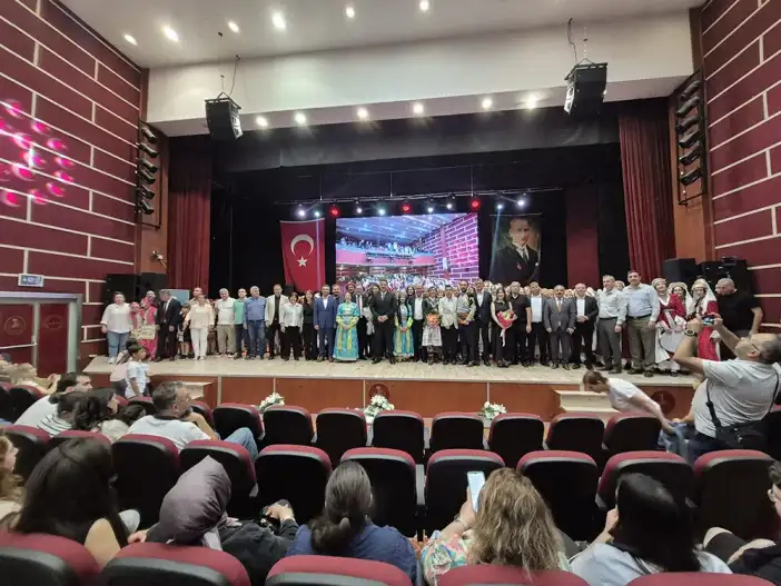 turkiyenin-dort-bir-yani-konyada-sahneye-tasindi
