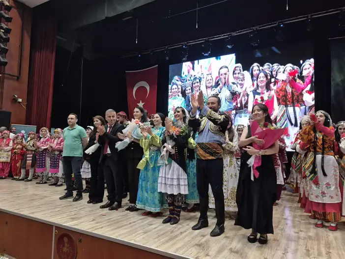 turkiyenin-dort-bir-yani-konyada-sahneye-tasindi