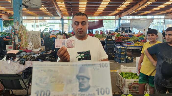 askini-ilan-etmek-icin-pazarda-300-bin-tl-dagitti