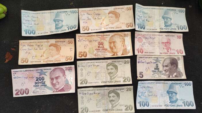 askini-ilan-etmek-icin-pazarda-300-bin-tl-dagitti