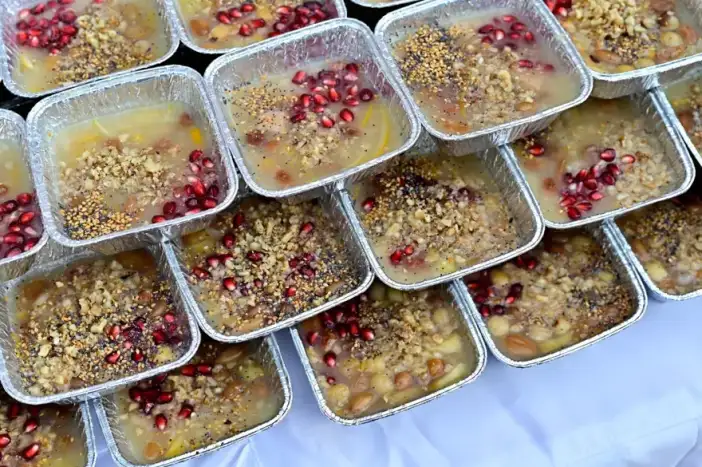evlerde-tatli-telas-konyada-asure-bugun-de-sofralari-bereketle-dolduruyor