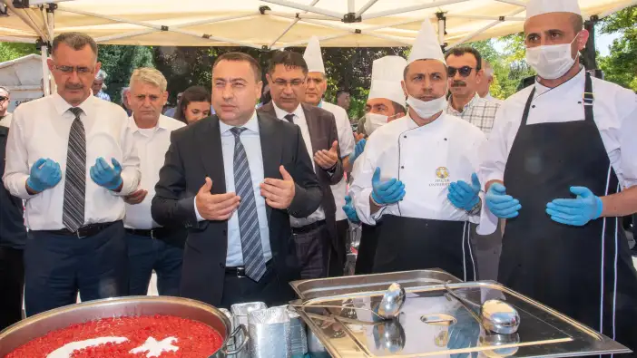 konyada-muharrem-ayinin-bereketi-suye-yansidi-bin-kisiye-asure-dagitildi