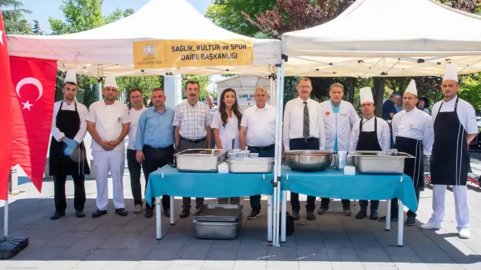 konyada-muharrem-ayinin-bereketi-suye-yansidi-bin-kisiye-asure-dagitildi
