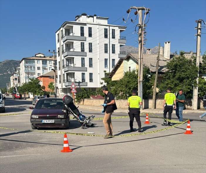 konyada-otomobille-motosiklet-carpisti-1-agir-yarali