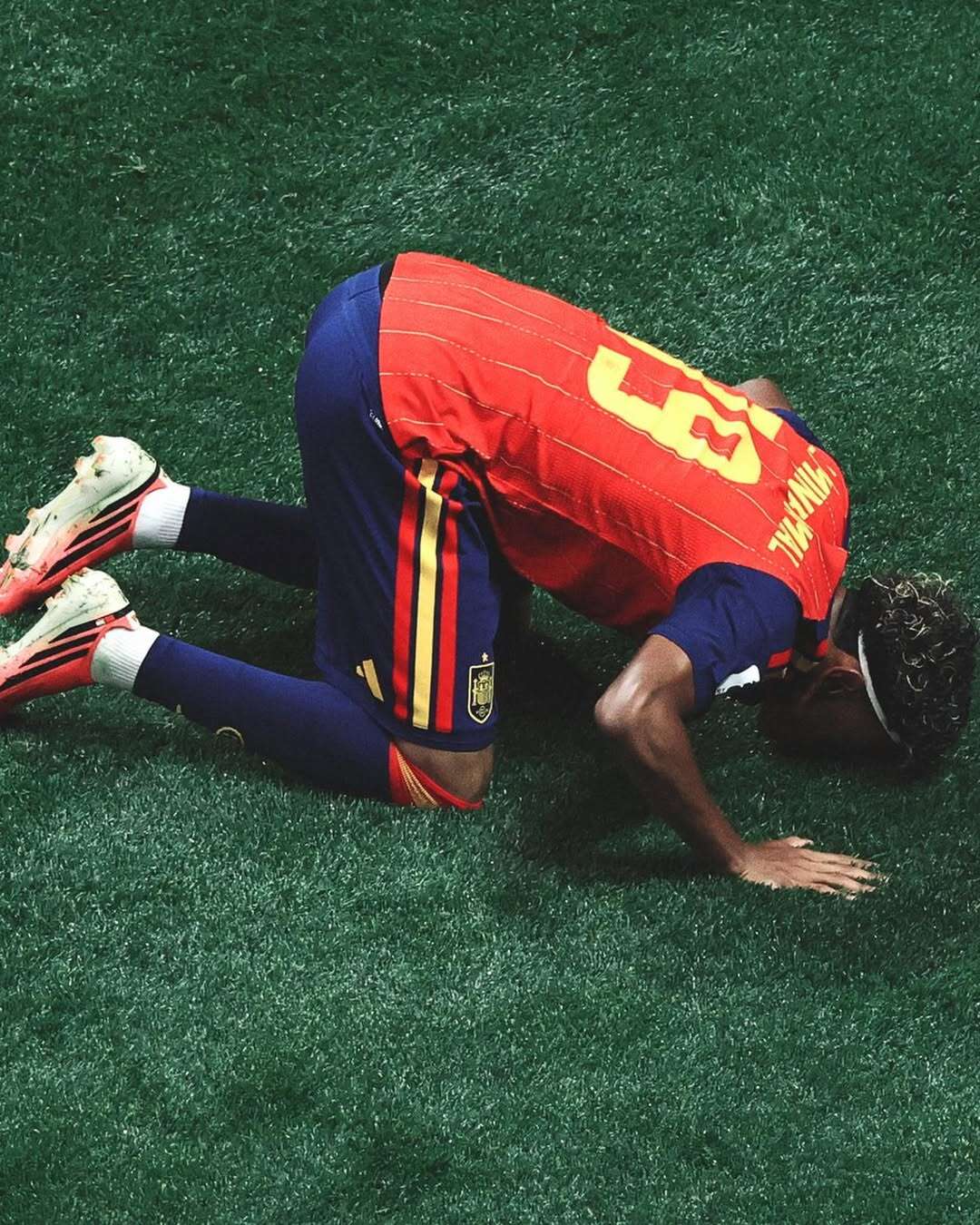 lamine-yamal-yaptigi-gol-sevinciyle-irkci-yorumlarin-hedefi-oldu