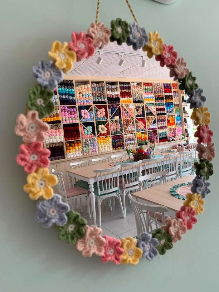 anne-ve-kizi-ilmek-ilmek-konyada-binlerce-kadinin-hayalini-ordu-mila-craft-orgu-kafe-evi