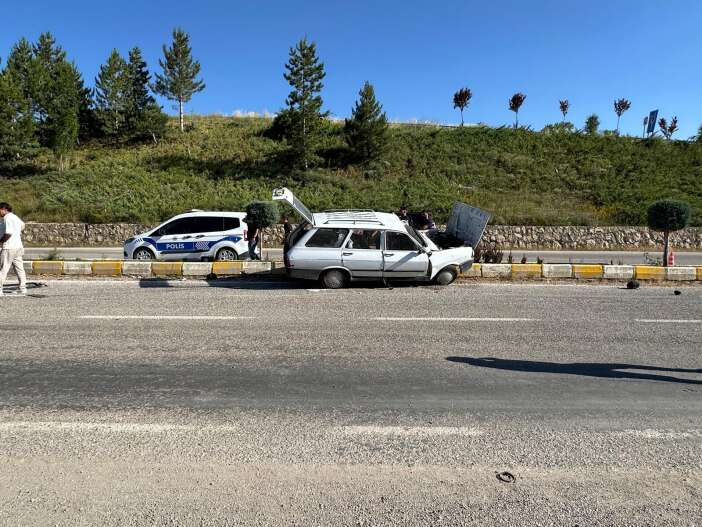 konyada-minibus-ile-otomobil-carpisti-1-kisi-oldu-yaralilar-var
