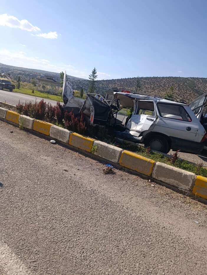 konyada-minibus-ile-otomobil-carpisti-mustafa-korkmaz-oldu-yaralilar-var