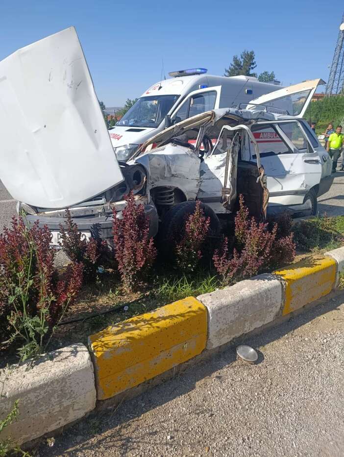 konyada-minibus-ile-otomobil-carpisti-mustafa-korkmaz-oldu-yaralilar-var