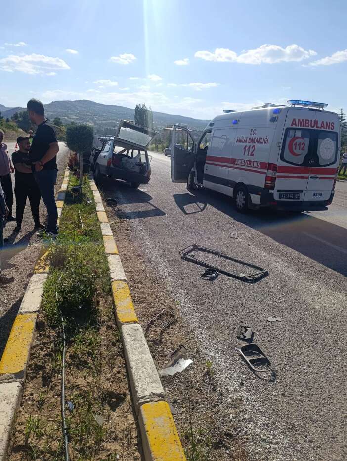 konyada-minibus-ile-otomobil-carpisti-mustafa-korkmaz-oldu-yaralilar-var