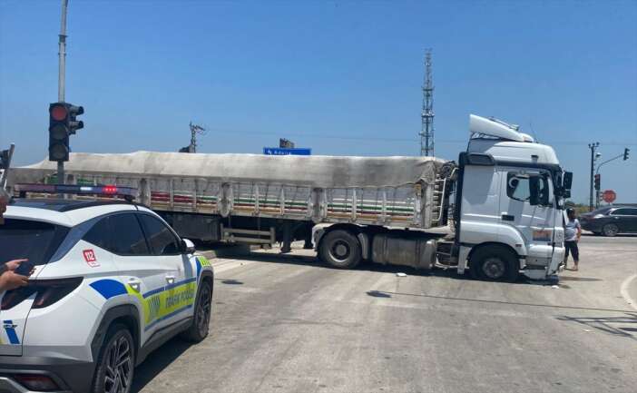 tir-otomobilleri-bicti-yaralilar-var