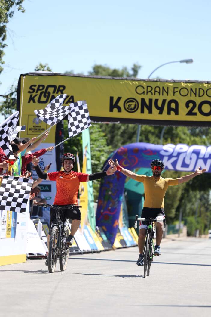565-sporcu-konyada-pedal-cevirdi-para-odullu-granfondo-bisiklet-yol-yarisi-nefes-kesti