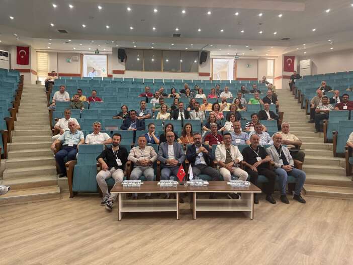 jeoloji-muhendisleri-yillar-sonra-konyada-bir-araya-geldi