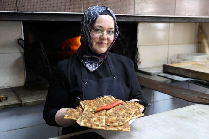 restorani-kapanmasin-diye-kuregi-eline-aldi-konyada-etli-ekmek-ustasi-oldu