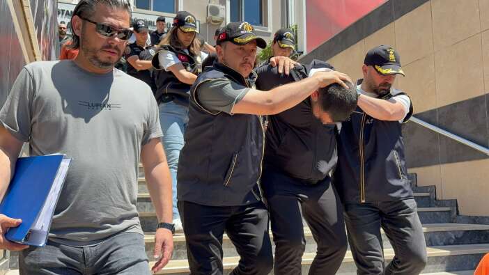 esnaf-kavgasi-kanli-bitti-27-yasindaki-genc-nisanlisinin-yaninda-olduruldu