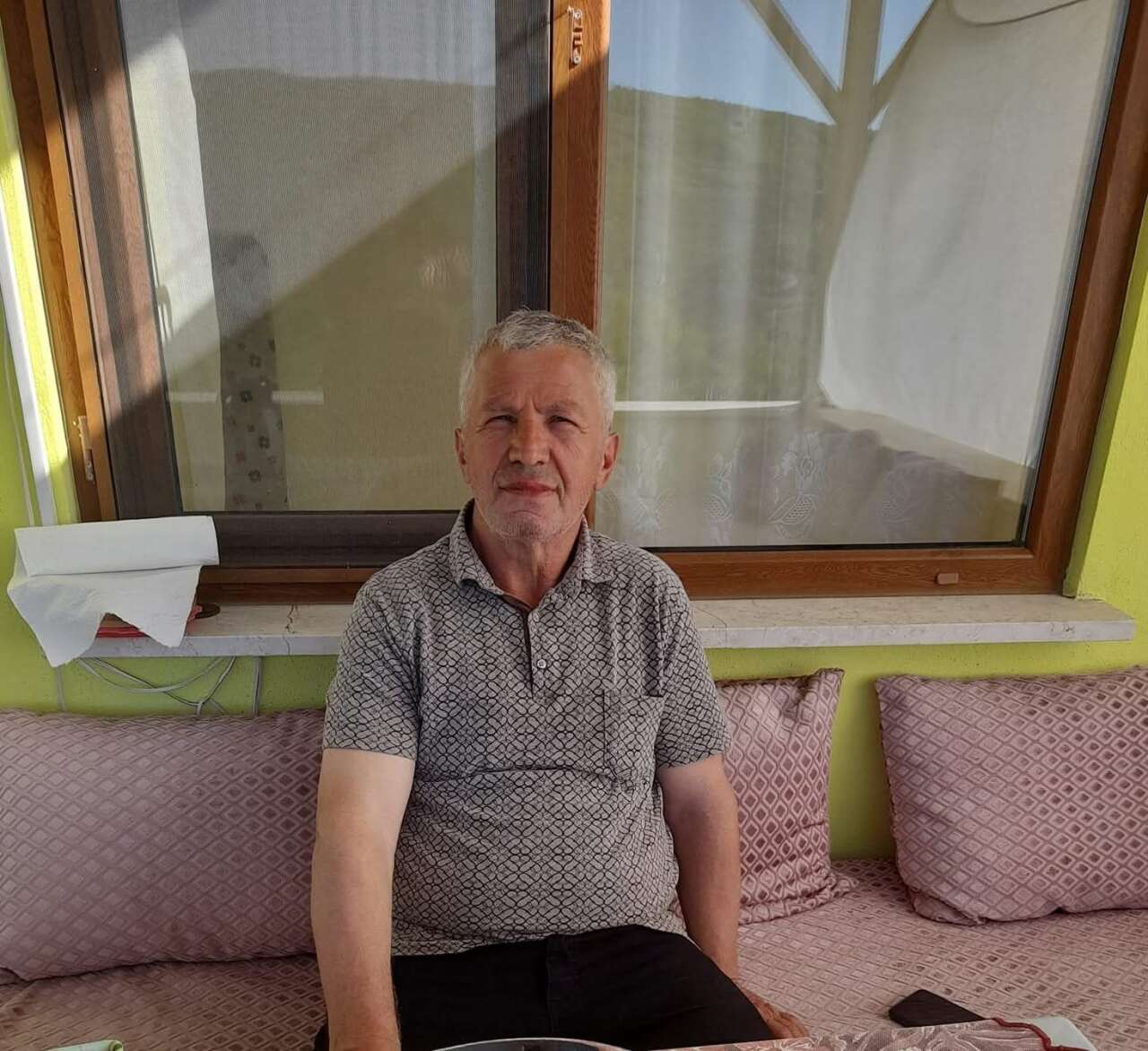 gozu-gibi-baktigi-arilari-canindan-etti-yasar-oturakdan-aci-haber