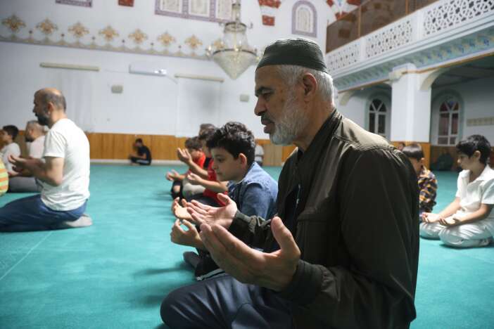 konyada-camiler-cocuk-sesleriyle-senlendi-bisiklet-heyecani-basladi
