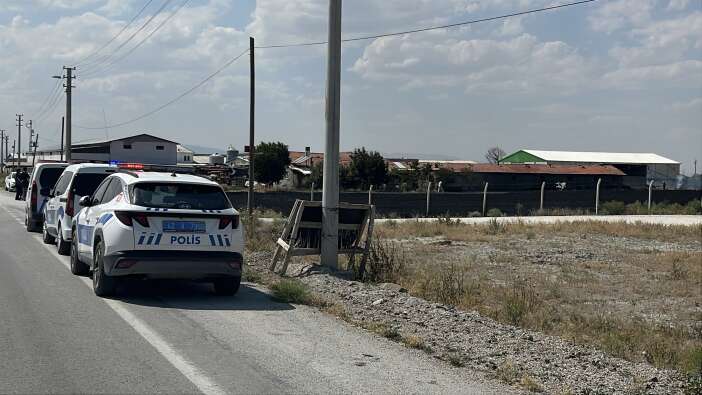 konyada-hububat-tarlasinda-korkutan-yangin-polis-yollari-kapatti