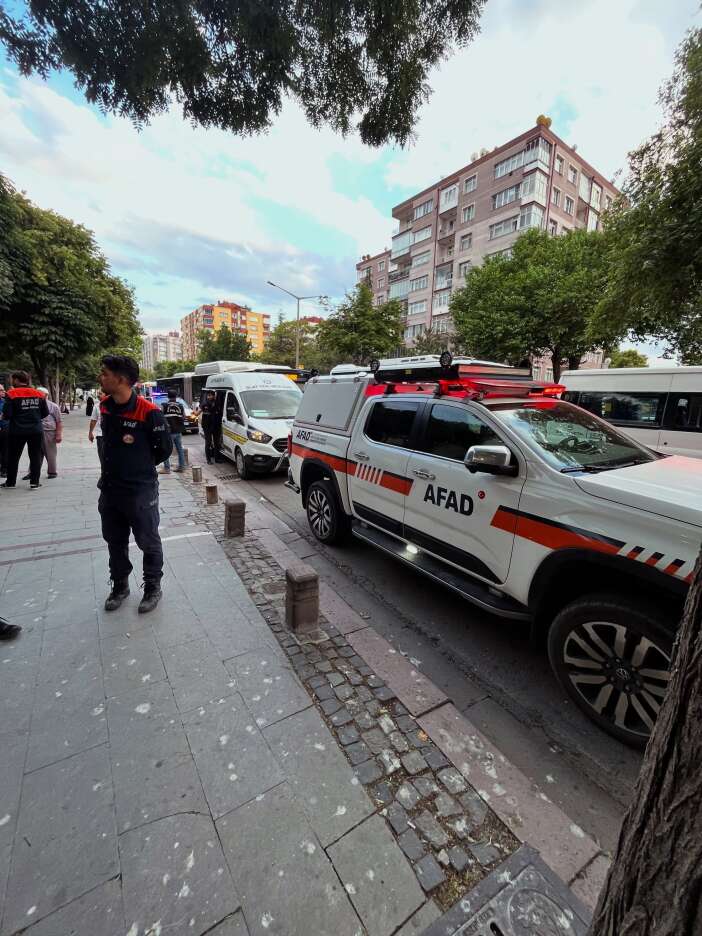 konyada-ilaclanan-binada-zehirlenme-panigi-4-kisi-hastaneye-kaldirildi