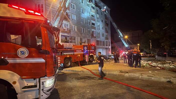 apartmanin-son-katindaki-patlama-oldu-2-can-kaybi-var