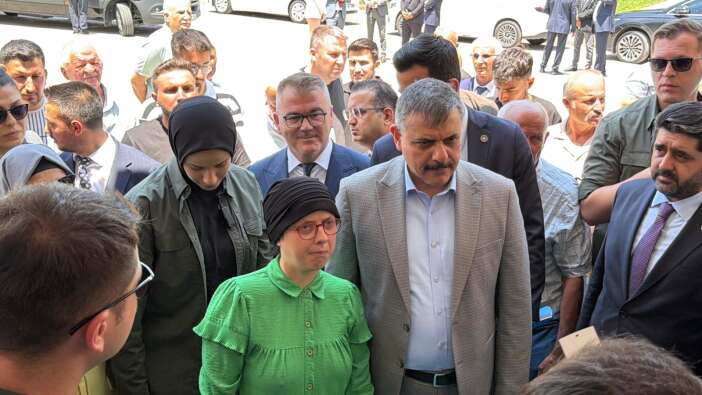 hafiz-bakan-mustafa-ciftci-konyanin-tarihi-camisinde-kuran-i-kerim-okudu