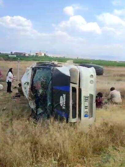 konyada-tarim-iscilerini-tasiyan-servis-devrildi-aralarinda-cocuklar-da-var