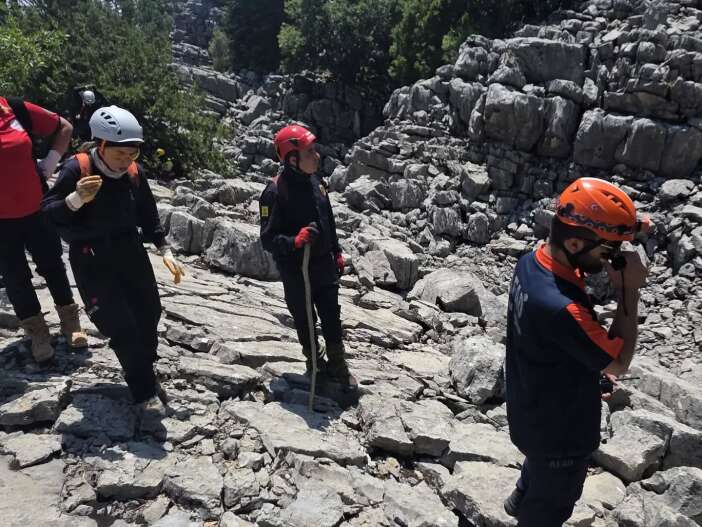 daglik-arazide-sirra-kadem-basti-konyada-ekipler-4-gundur-firdevs-uneri-ariyor