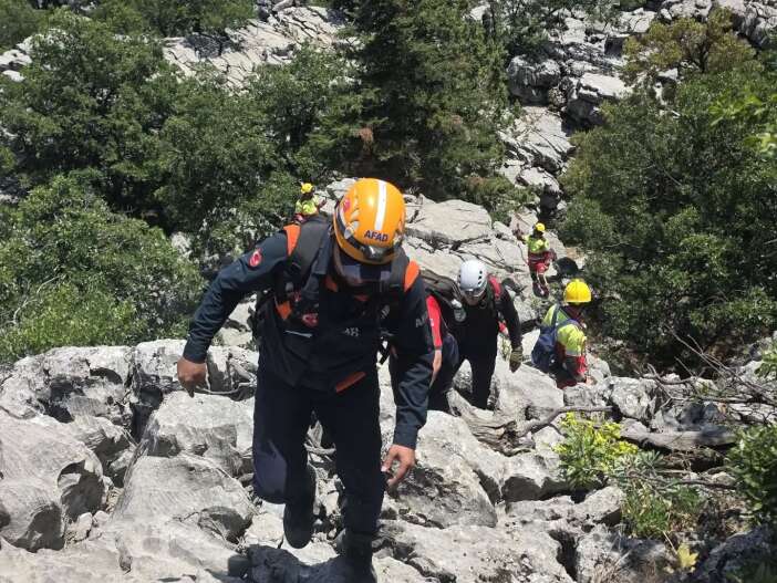 daglik-arazide-sirra-kadem-basti-konyada-ekipler-4-gundur-firdevs-uneri-ariyor
