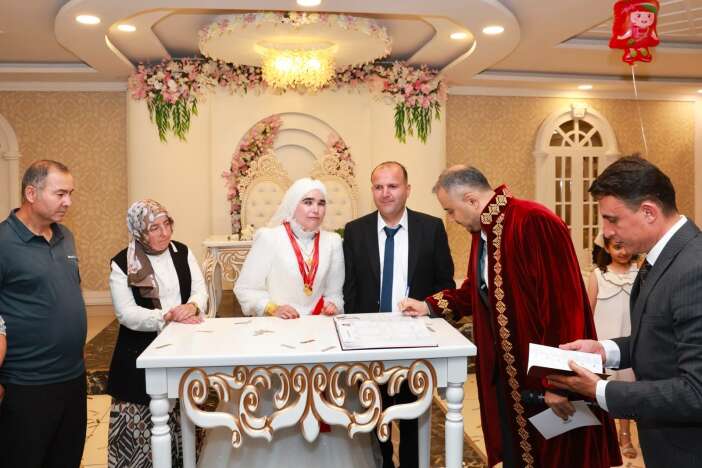 gonul-gozuyle-sevdiler-bir-omur-beraberlige-evet-dediler
