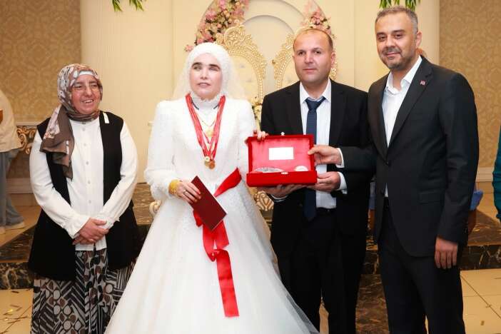 gonul-gozuyle-sevdiler-bir-omur-beraberlige-evet-dediler