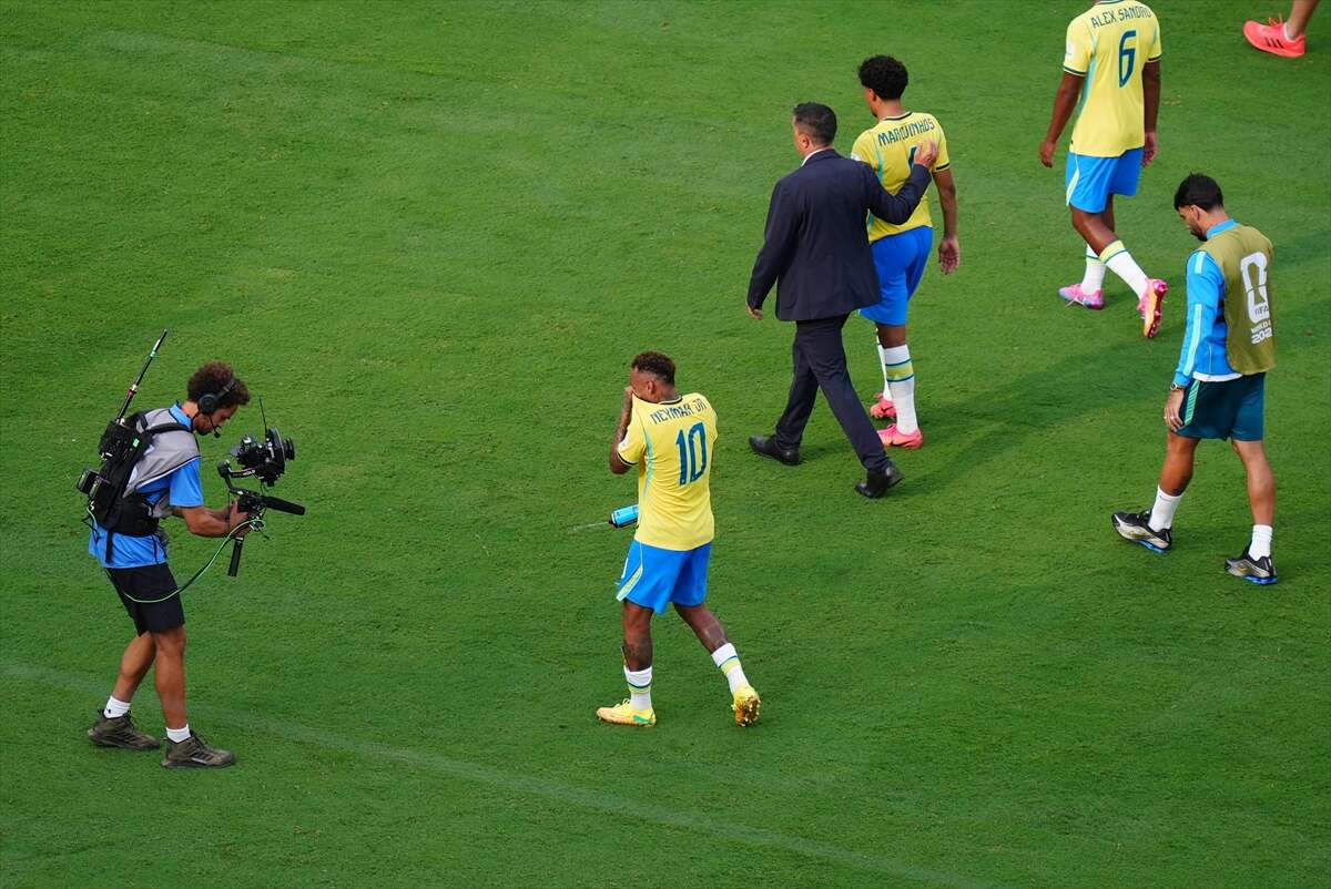 neymar-milli-takim-kariyerini-golle-noktaladi-mac-sonunda-yikildi