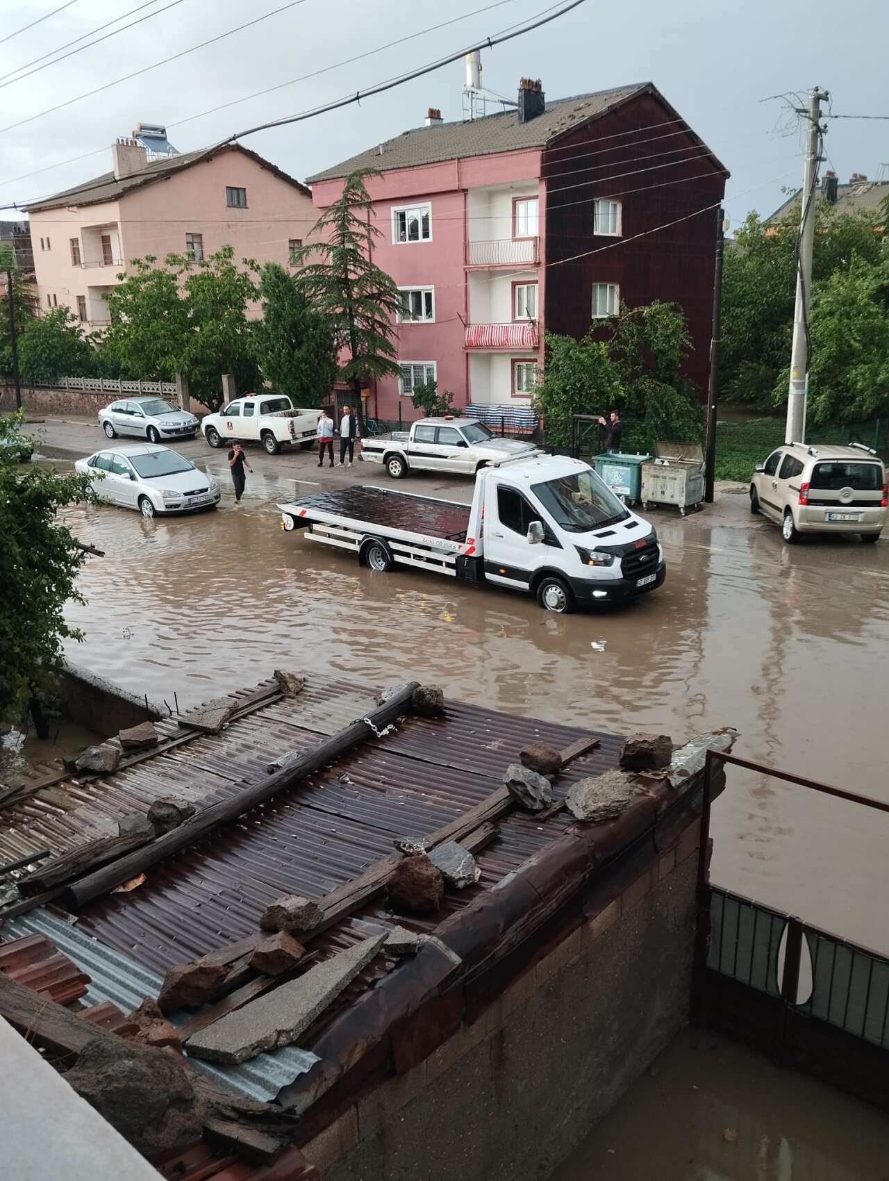 konya-seydisehiri-sel-aldi-caddeler-gole-dondu-is-yerlerini-su-basti