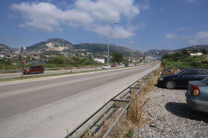 motosikletin-carptigi-yaya-oldu-surucu-de-kurtarilamadi-geride-2-cocuk-kaldi