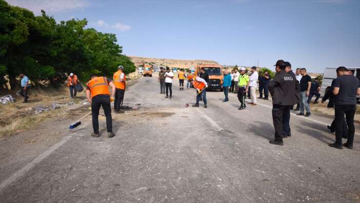 yolcu-otobusu-devrildi-1-olu-40-yarali-var
