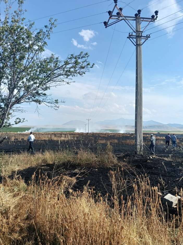 konyada-ciftcinin-emegi-kul-oldu-20-dekarlik-bugday-tarlasi-yandi