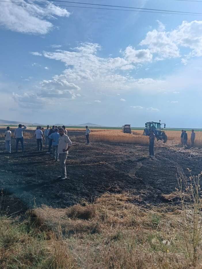 konyada-ciftcinin-emegi-kul-oldu-20-dekarlik-bugday-tarlasi-yandi