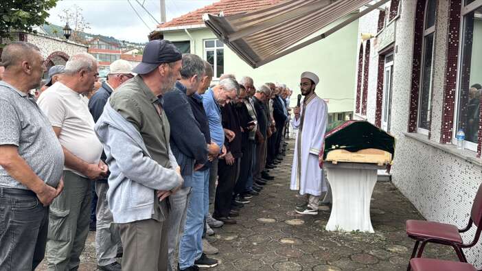 parkta-babasinin-tabancayla-vurdugu-4-yasindaki-cocuk-oldu