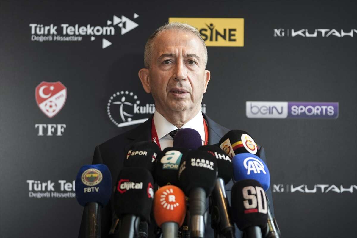 super-lig-fikstur-cekimine-damga-vuran-goruntu-elini-uzatti-karsilik-alamadi