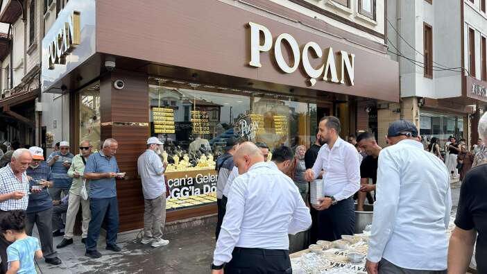 goren-ucuz-altin-kuyrugu-sandi-ama-gercek-baska-konyada-5-bin-kisi-siraya-girdi