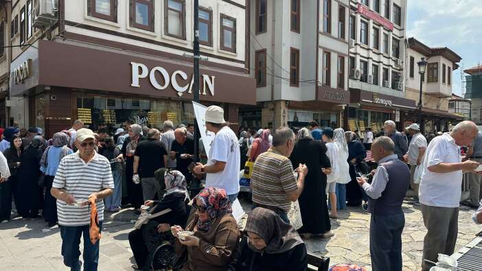 goren-ucuz-altin-kuyrugu-sandi-ama-gercek-baska-konyada-5-bin-kisi-siraya-girdi
