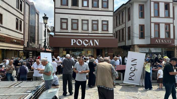 goren-ucuz-altin-kuyrugu-sandi-ama-gercek-baska-konyada-5-bin-kisi-siraya-girdi