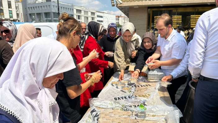goren-ucuz-altin-kuyrugu-sandi-ama-gercek-baska-konyada-5-bin-kisi-siraya-girdi