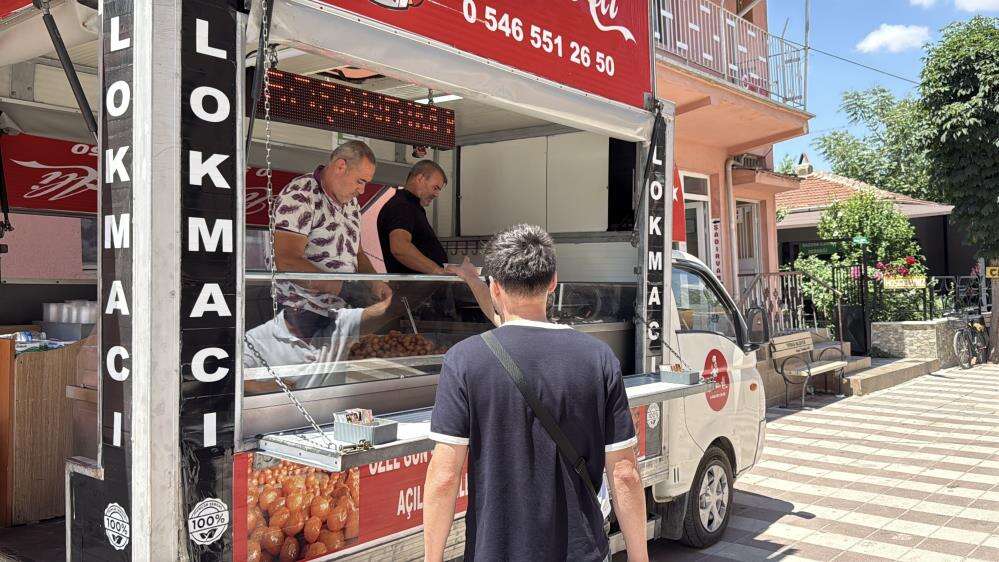 7-yillik-evliligi-bitti-cami-cikisinda-boyle-kutladi