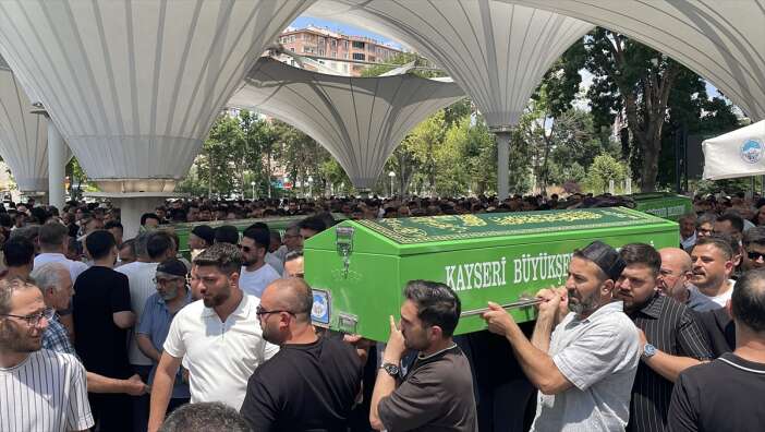dugun-donusu-konya-yolunda-olen-3-kisiye-memleketlerinde-aci-veda