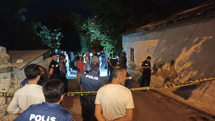 konyada-kuyumcunun-katili-polisleri-gorunce-kendini-vurdu